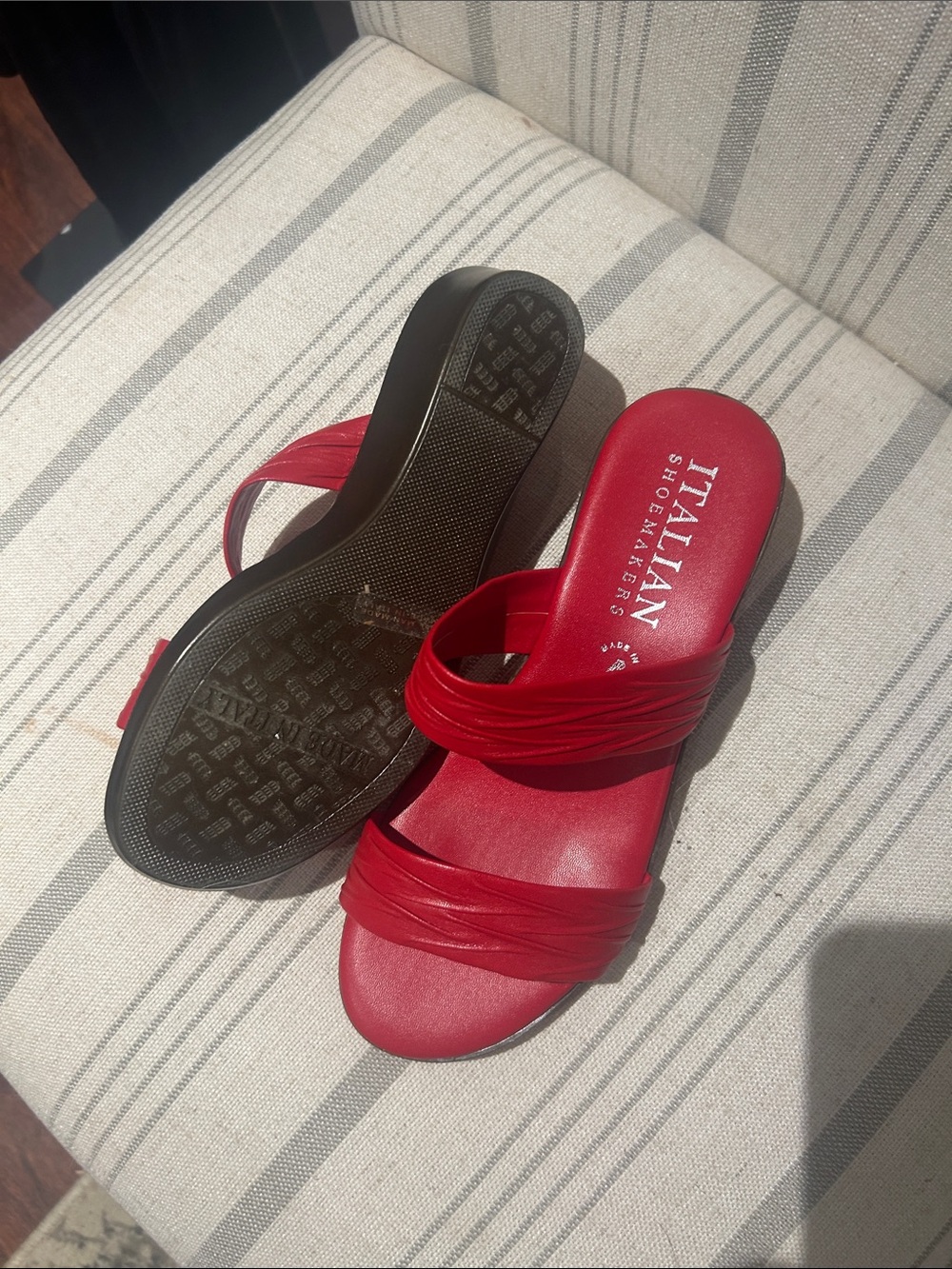 Italian Shoemakers Red Twisted-Strap Slide Sandals - Picture 3 of 3